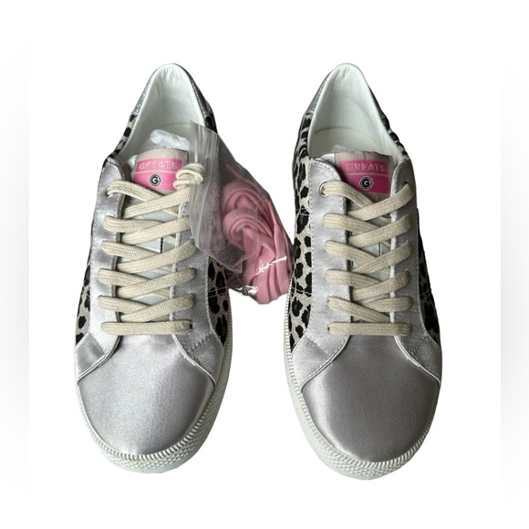 GREATS Reign Sneaker Silver and Animal Print with Additional Pair of Pink Laces - Picture 3 of 8